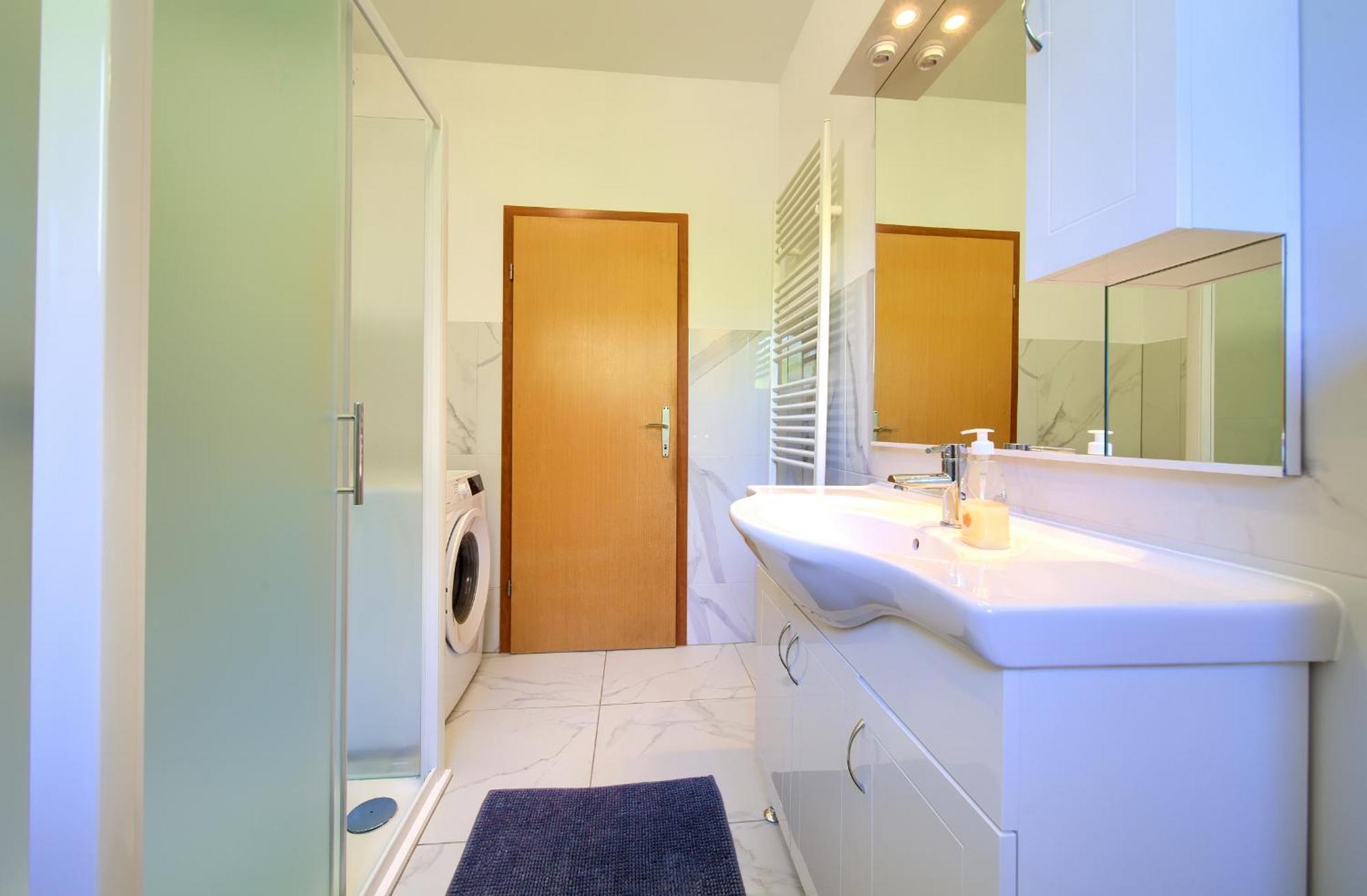Apartment Bazina - Airconditioning, Parking, 500M From The Beach Krk Town Bagian luar foto